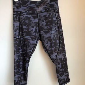 Zyia Active cropped workout pants. Pockets!!! Size 14/16 EUC.